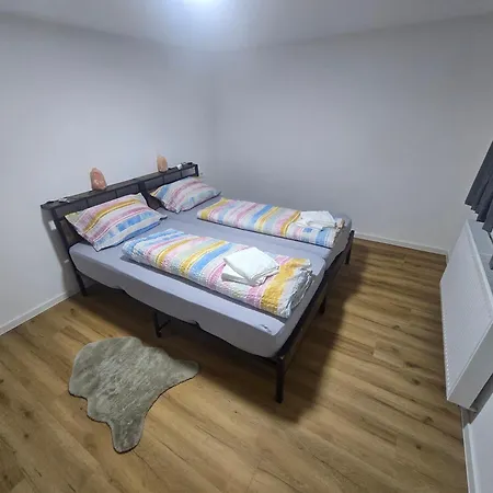 게스트하우스 Zweibettzimmer Mit Gemeinschaftsbad Und Kueche Grossenbach