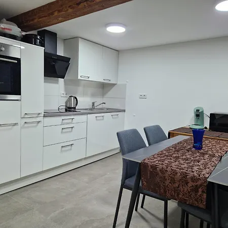 Zweibettzimmer Mit Gemeinschaftsbad Und Kueche Grossenbach *