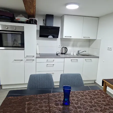 Zweibettzimmer Mit Gemeinschaftsbad Und Kueche Grossenbach *