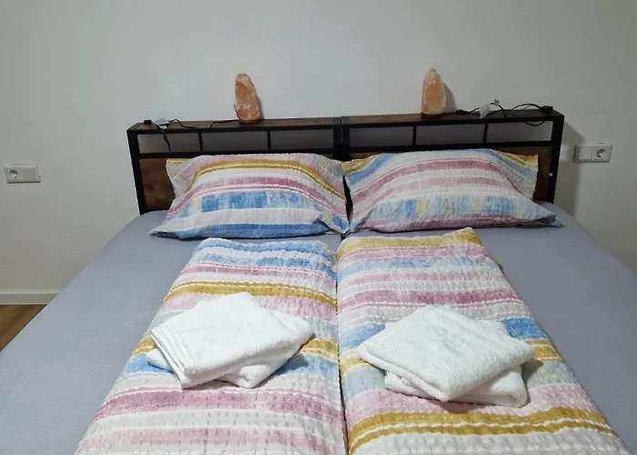 Zweibettzimmer Mit Gemeinschaftsbad Und Kueche Grossenbach Hünfeld